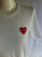 【プレイ　コムデギャルソン】定番Tシャツ/コムコムローブ